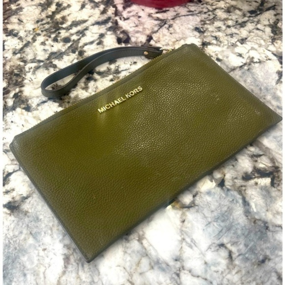 Michael Kors Wristlet woman’s